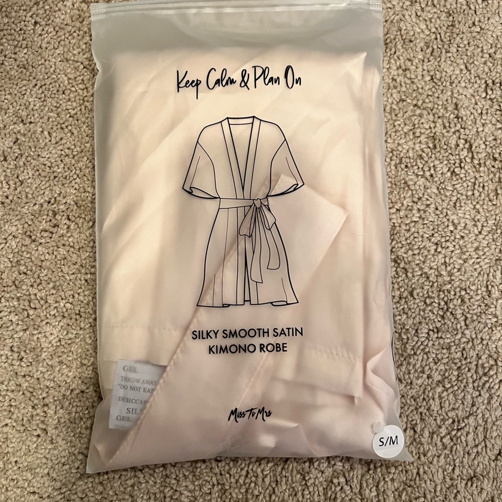 ✨NWT Silk Robe & Slippers✨ - Picture 2 of 8